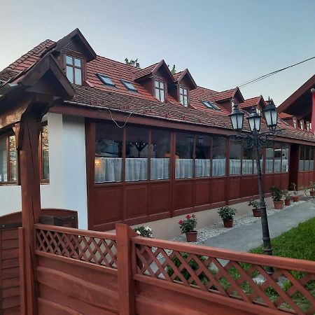 Hat Testver Fogado Domsod Dış mekan fotoğraf